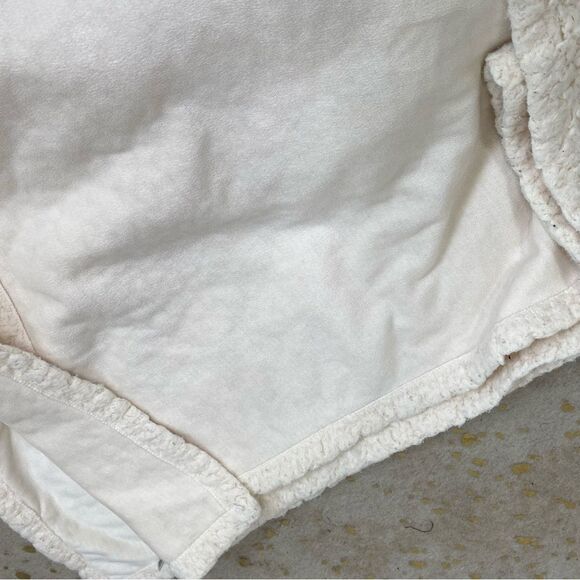 Urban Outfitters OU Home White Throw Soft Sherpa Fleece Blanket 65" x 70" - Picture 5 of 10